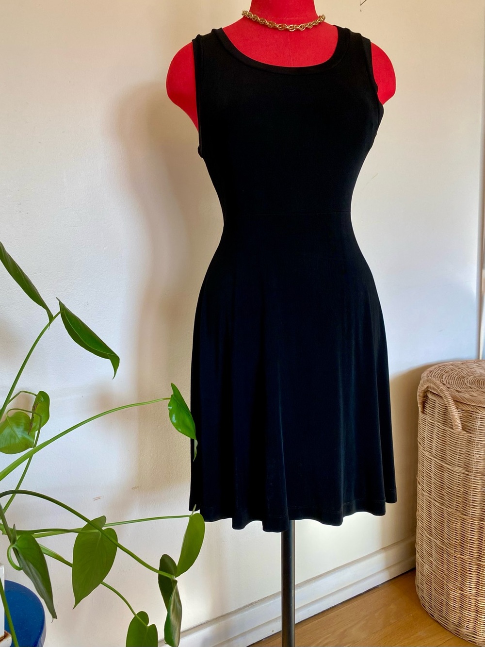 ❤️‍🔥 Vintage 90s Betsey Johnson sleeveless black dress 🖤